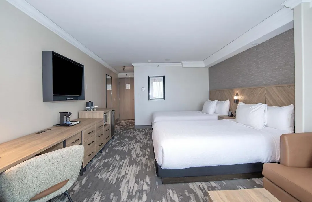 Sandman Signature Toronto Airport Hotel-1
