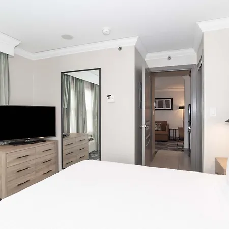 Sandman Signature Toronto Airport Hotel-3